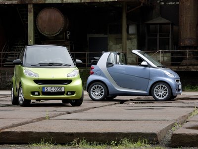 Smart fortwo 2011 Poster 684681