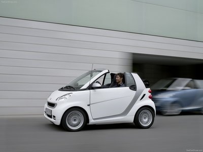 Smart fortwo 2011 Poster 684687