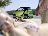 Smart fortwo 2011 Poster 684692