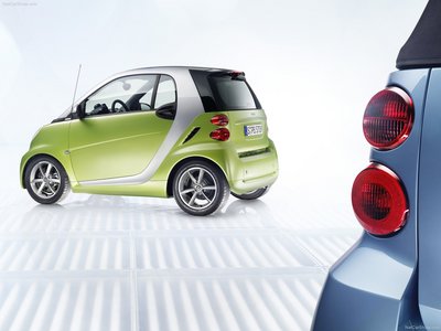 Smart fortwo 2011 Poster 684693