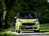 Smart fortwo 2011 Poster 684729