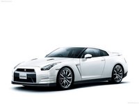 Nissan GT-R 2011 Poster 685639