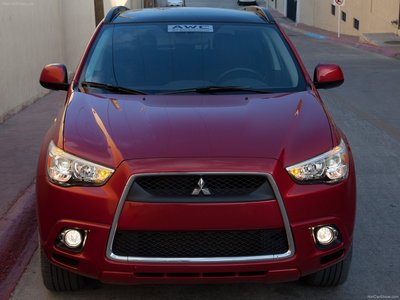 Mitsubishi Outlander Sport 2011 Poster 685711