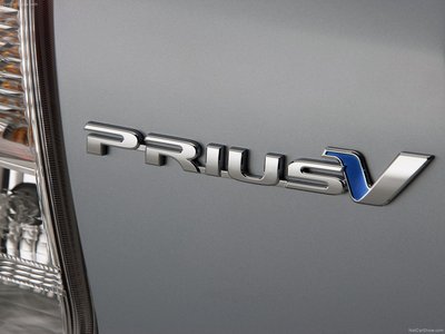 Toyota Prius V 2012 puzzle 696570