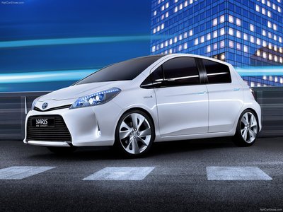 Toyota Yaris HSD Concept 2011 Poster 700289