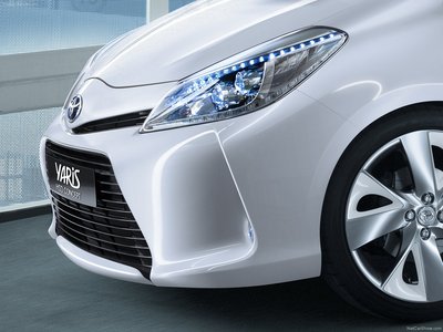 Toyota Yaris HSD Concept 2011 Poster 700291