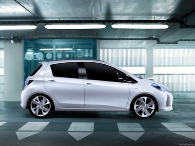 Toyota Yaris HSD Concept 2011 Poster 700293