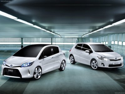 Toyota Yaris HSD Concept 2011 Poster 700298